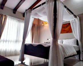 White Feather Castles, Candolim, North Goa, Alto Desterro
